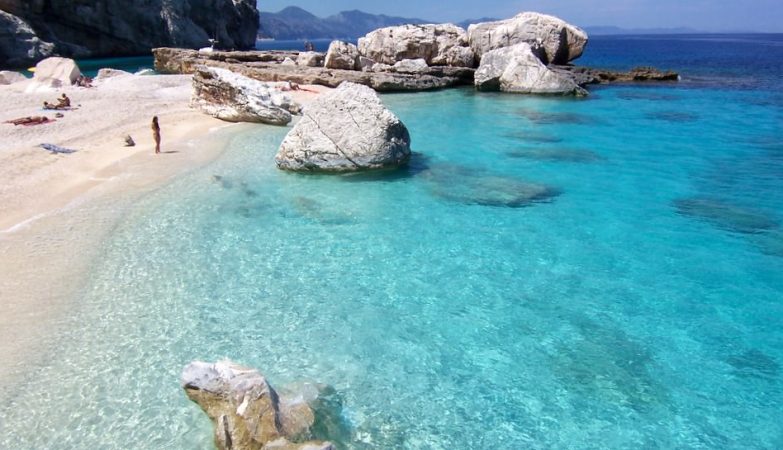 Scopri i luoghi più suggestivi della Sardegna per le tue vacanze estive